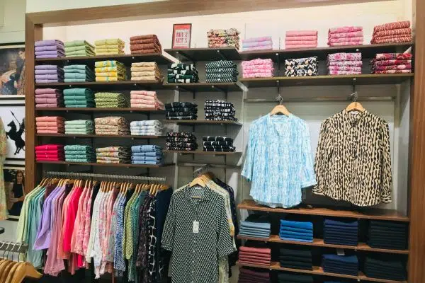 इतर दुकानांची नावे पाहून प्रेरणा घ्या